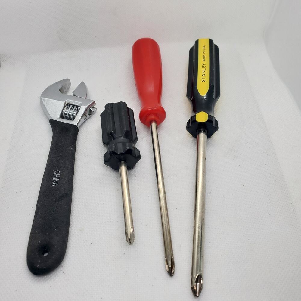 4 Pc Hand Tool Lot Crescent Wrench & 3 Phillips Screwdrivers Stanley (2)